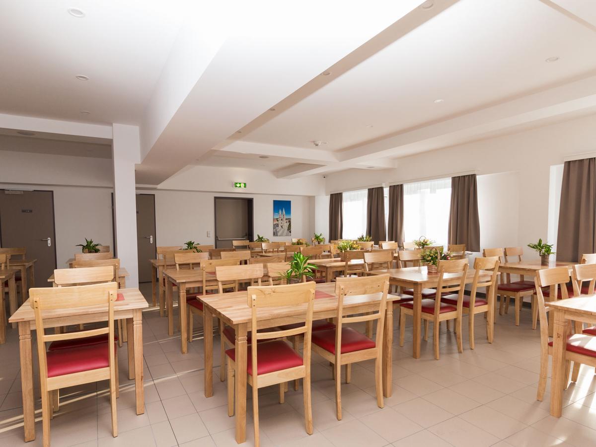 Winbudget "Bed&Breakfast" Wiener Neustadt Luaran gambar