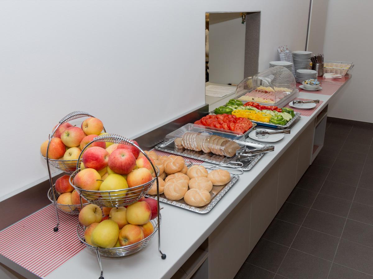 Winbudget "Bed&Breakfast" Wiener Neustadt Luaran gambar