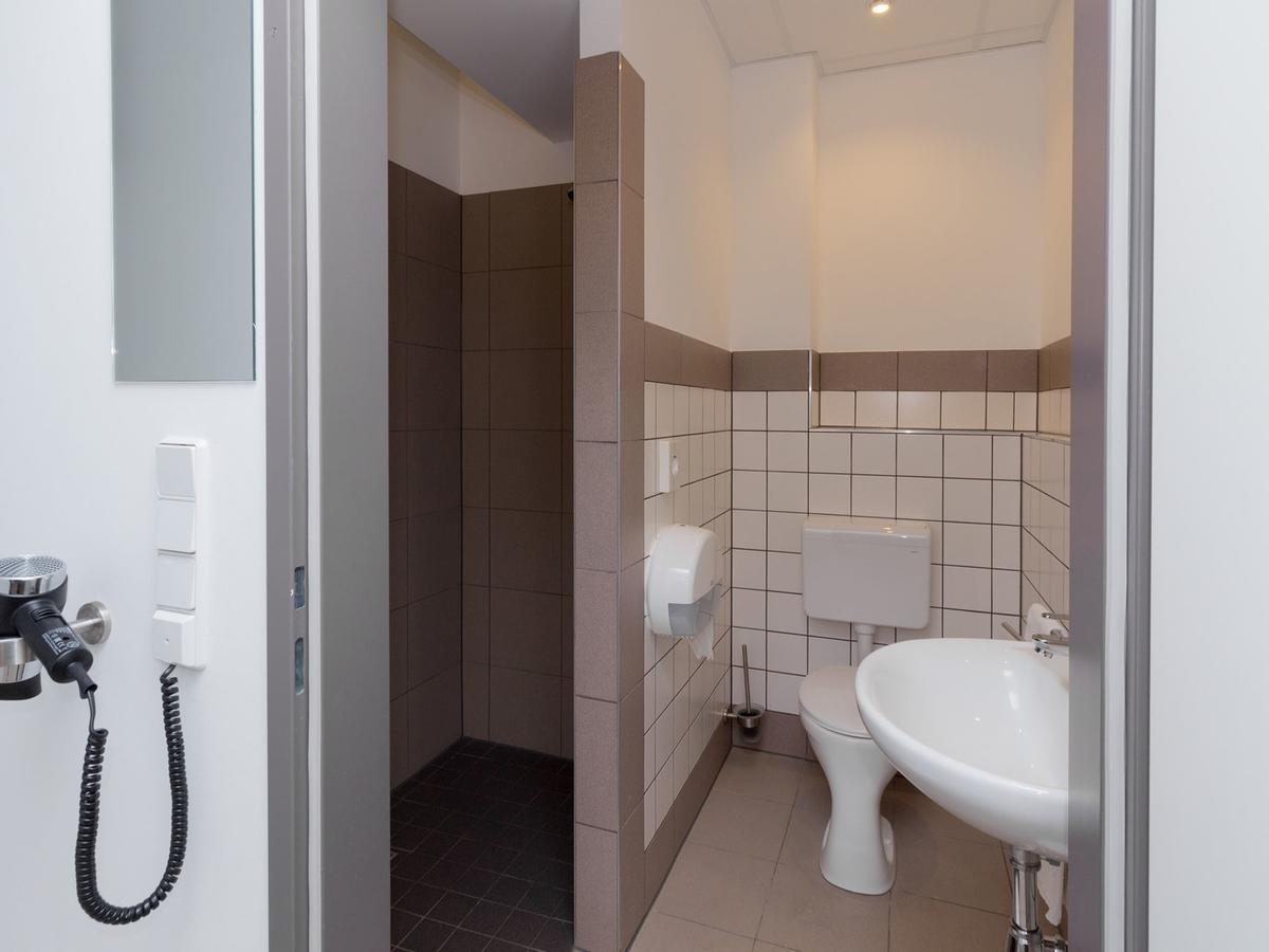Winbudget "Bed&Breakfast" Wiener Neustadt Luaran gambar