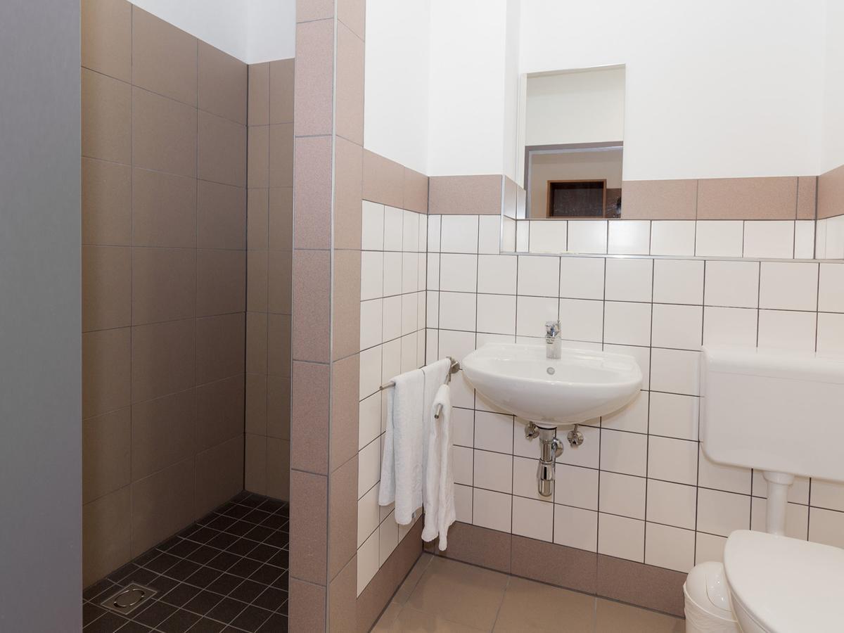 Winbudget "Bed&Breakfast" Wiener Neustadt Luaran gambar