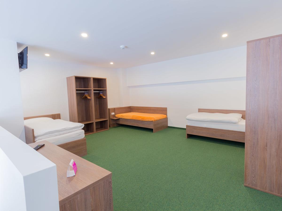Winbudget "Bed&Breakfast" Wiener Neustadt Luaran gambar