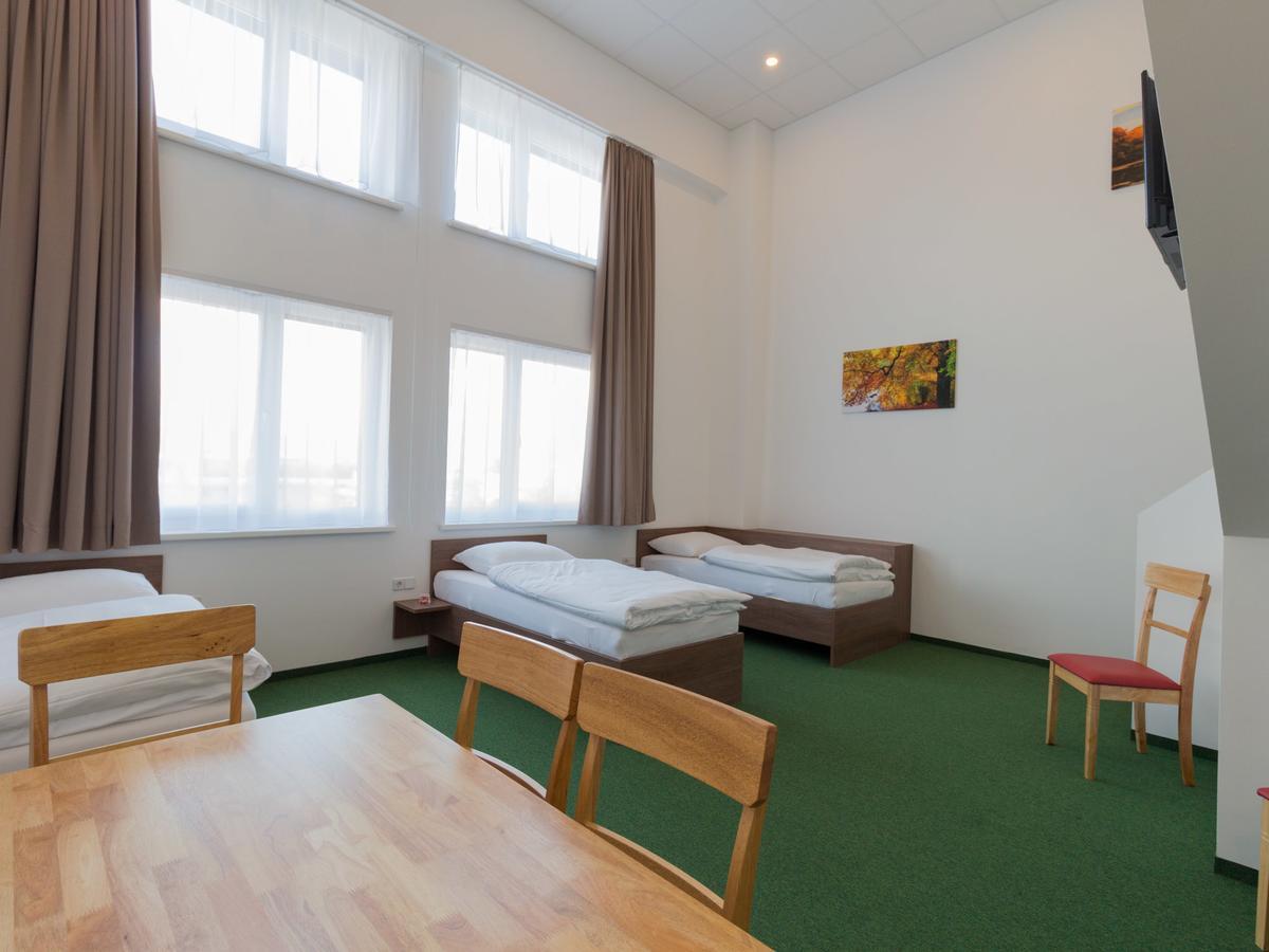 Winbudget "Bed&Breakfast" Wiener Neustadt Luaran gambar