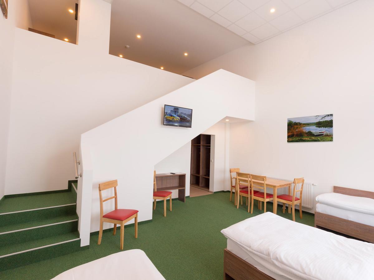 Winbudget "Bed&Breakfast" Wiener Neustadt Luaran gambar